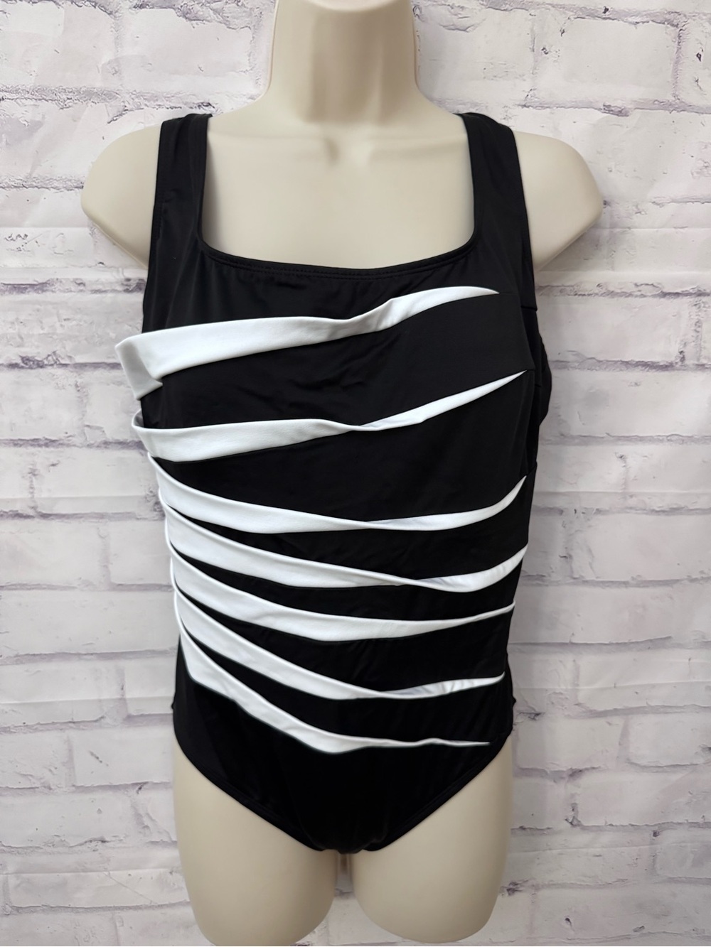 Longitude Size 12 Block It Up Overlay Black White One Piece Swimsuit‎ Slimming